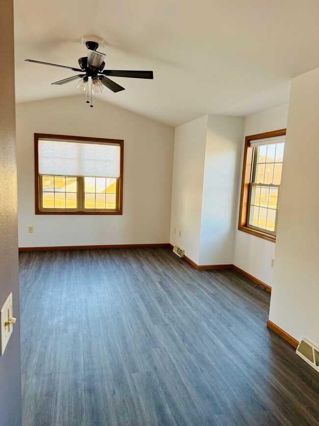 Building Photo - Remodeled 3BR 3BA Duplex in Black Earth –  $2800 month