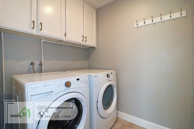 Building Photo - 251 Kamp Way