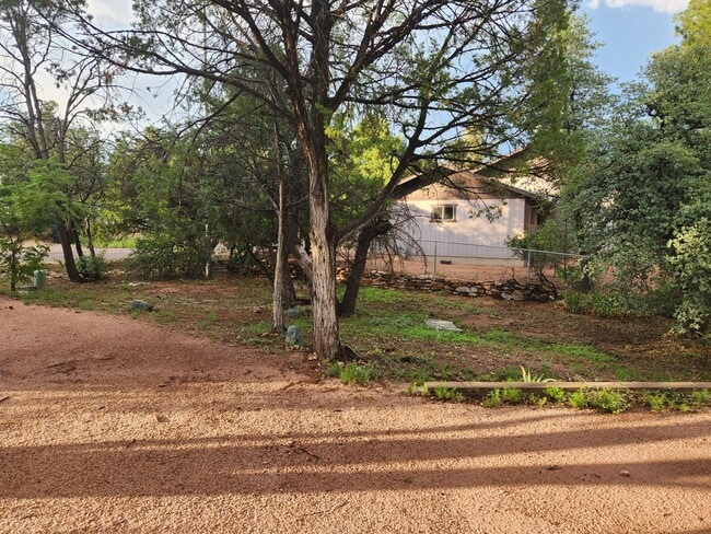 Building Photo - COMING SOON ~ 2 Bed / 2 Bath w/ Oversized 2 Car Garage