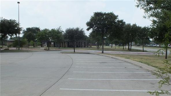 Building Photo - 2401 Brooke Ct