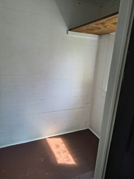 Building Photo - 225 E 5th Ave