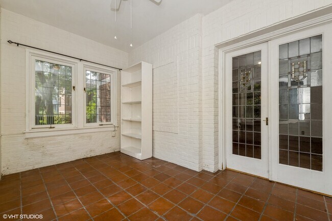 Building Photo - 5656 S Dorchester Ave