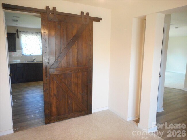 Building Photo - 7156 Pitzer Dr