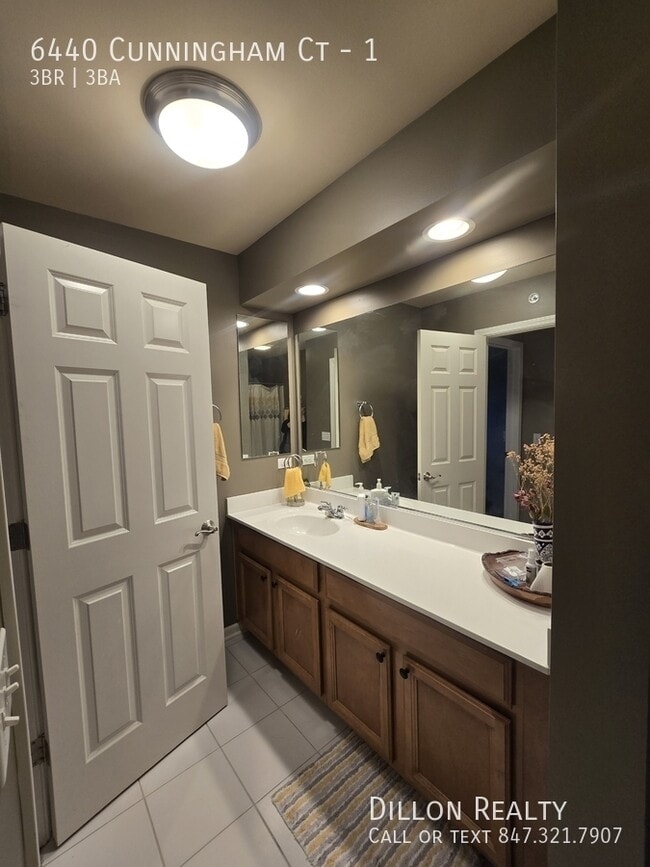 Building Photo - 6440 Cunningham Ct