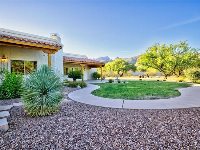 Building Photo - 4 Bedroom 4 Bathroom