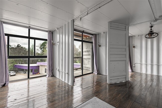 Building Photo - 1400 Sycamore Ave