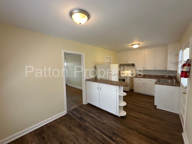 Building Photo - Corner of Plowden & South Kilbourne