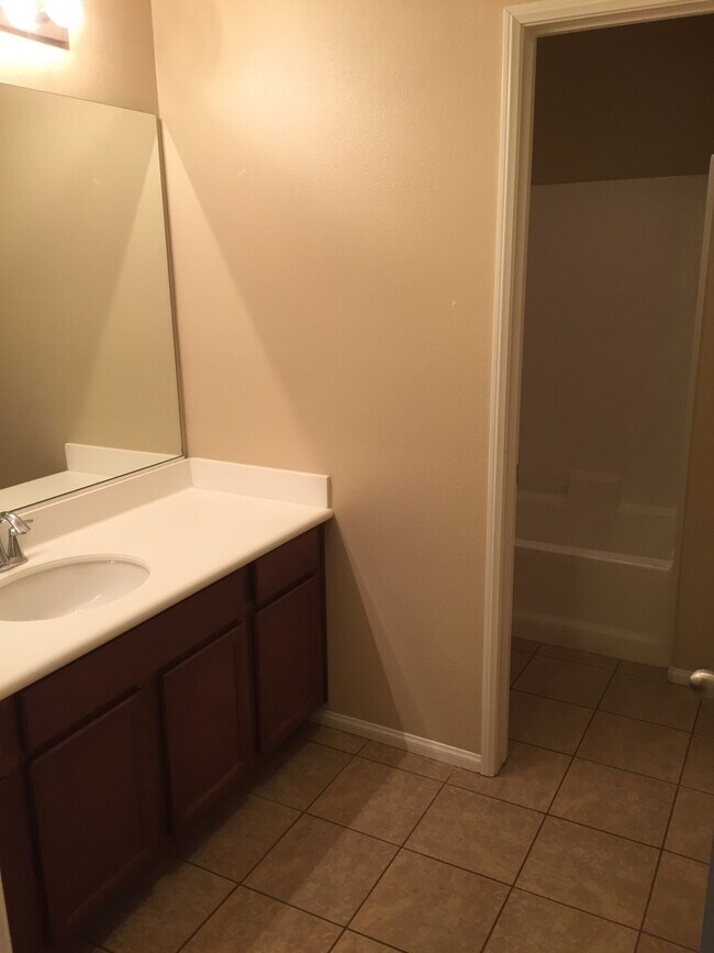 Building Photo - Executive Home!