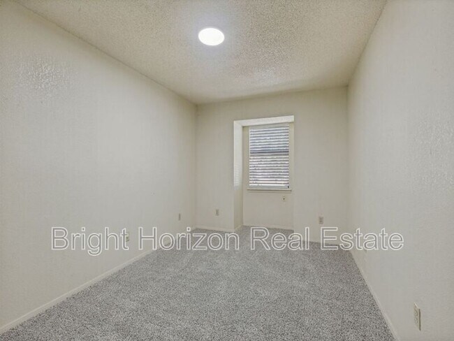 Building Photo - 1410 Arvel Cir