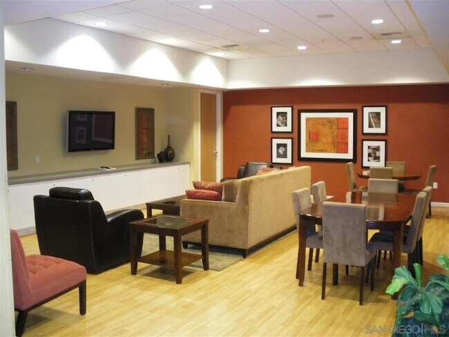 Building Photo - 350 W Ash St