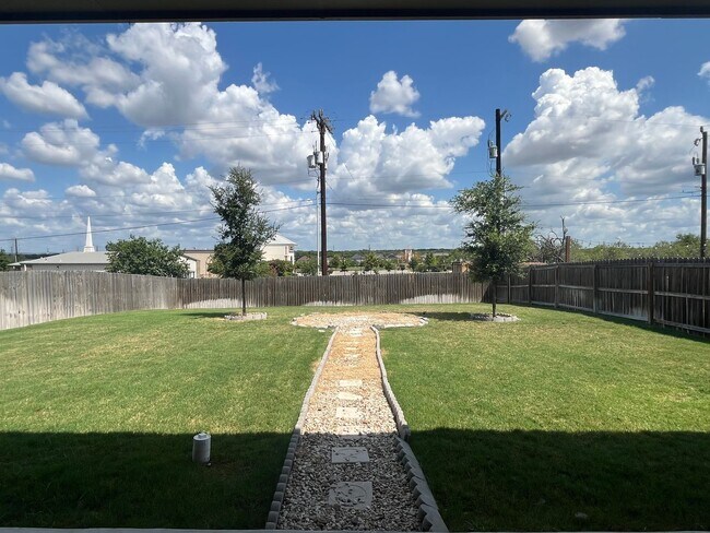 Building Photo - 4815 Viewcrest Rd