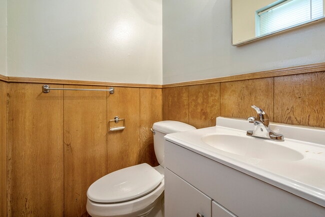 Building Photo - 1509 NE 33rd St