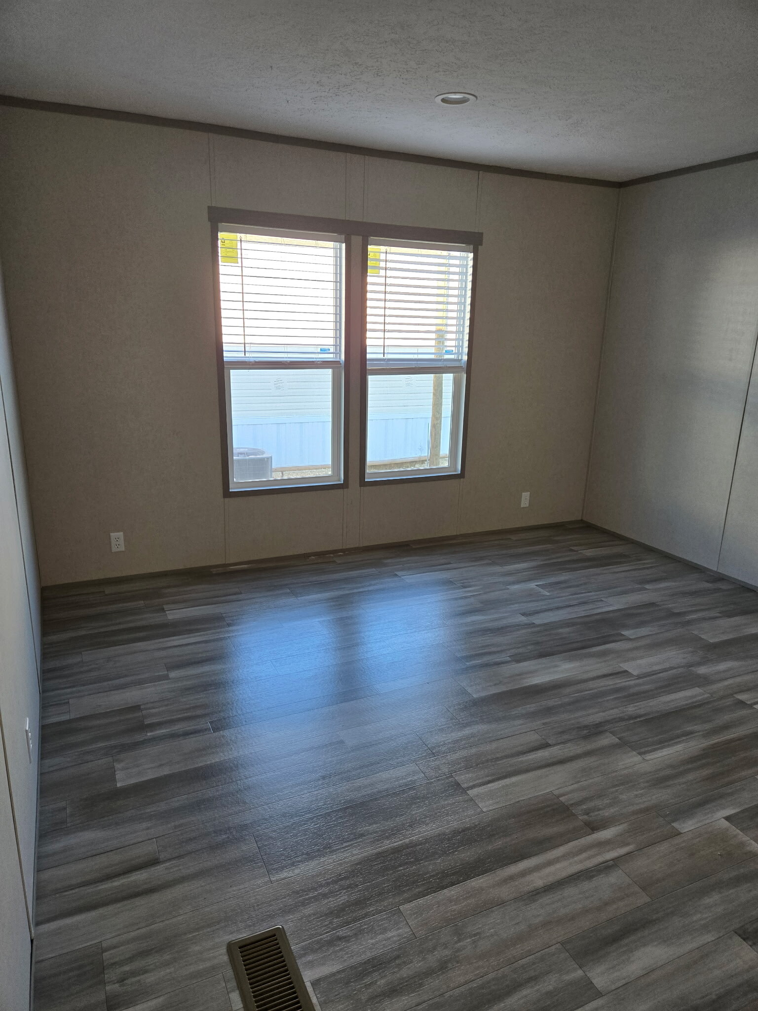 Building Photo - River Chase