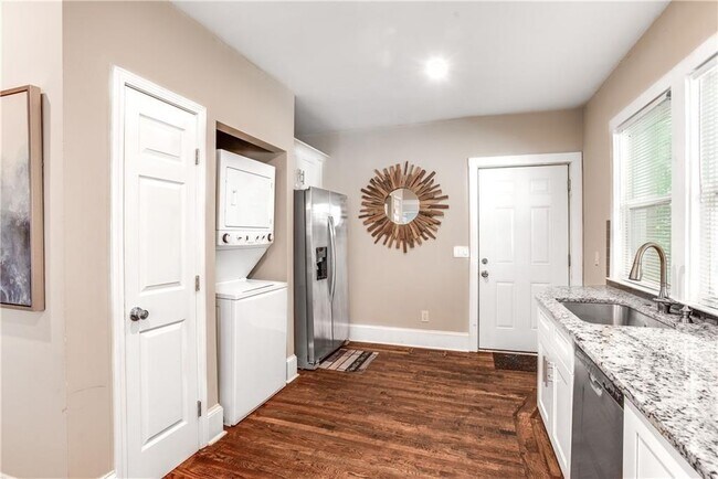 Building Photo - 1158 Donnelly Ave SW