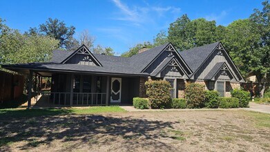 Building Photo - 1700 Kendolph Dr