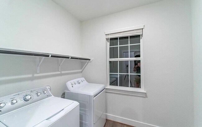 Building Photo - 213 Alicante Ln