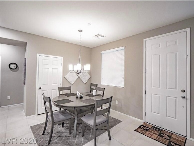 Building Photo - 8418 Classique Ave