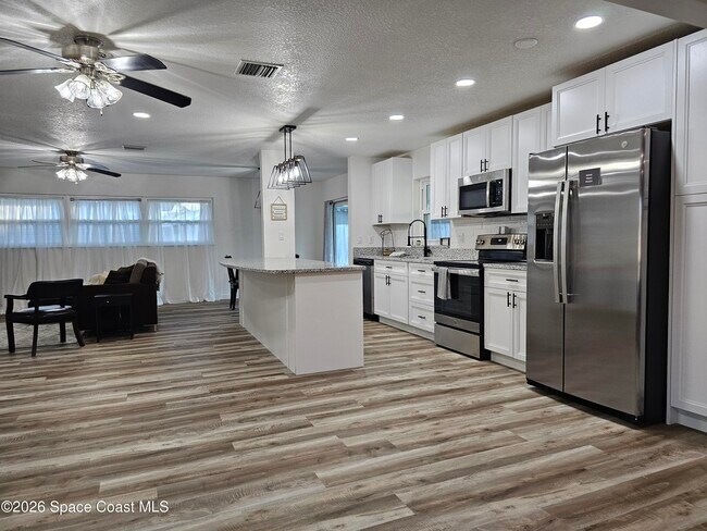 Building Photo - 872 Sadnet Cir NE