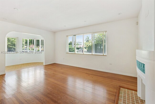 Building Photo - 2240 SW 24th St