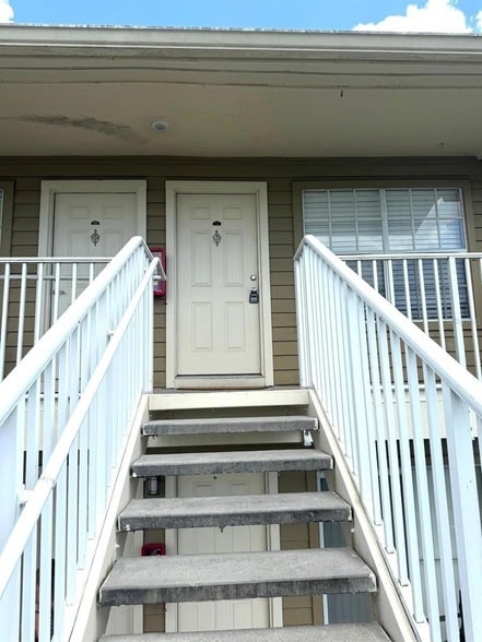 Building Photo - 308 Lake Parsons Green