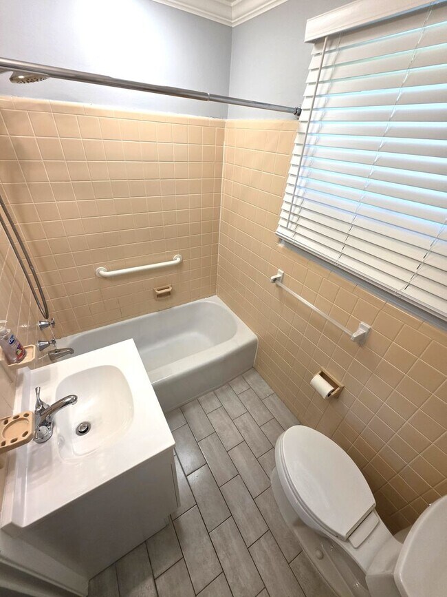 Building Photo - Newly Updated Home in Seagate Village