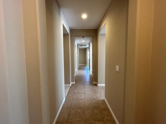 Building Photo - 15005 Via Messina Dr