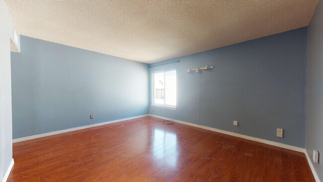 Building Photo - 4842 Excalibur Dr