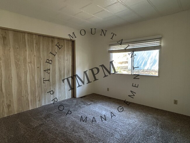 Building Photo - 373 Lodgeview Dr