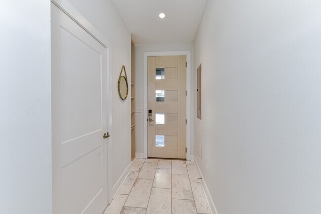 Building Photo - 1072 Kenilworth Ave