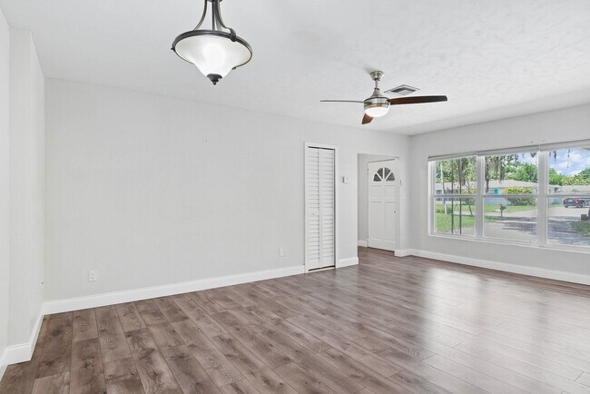Building Photo - 3 Bedroom home in Belle Isle