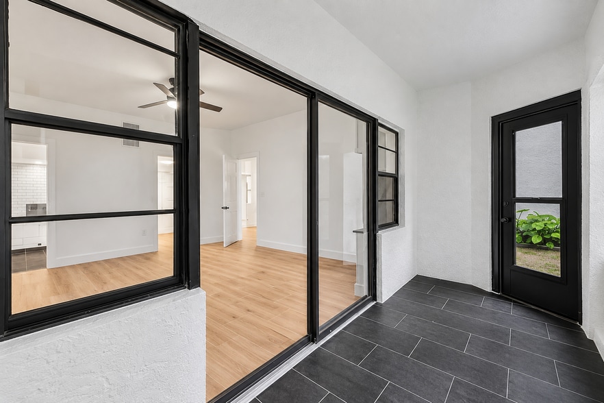 Building Photo - 6670 Villa Sonrisa Dr