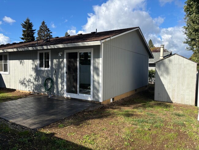 Building Photo - 6618 N Albina Ave