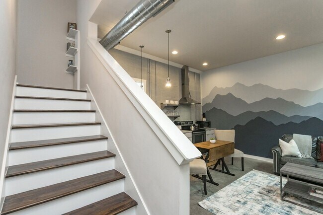 Building Photo - 1064B 2nd Ave S