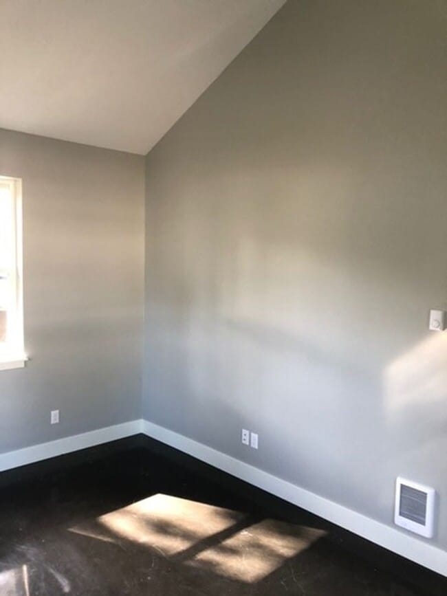Building Photo - Pet Friendly Single Family Cottage