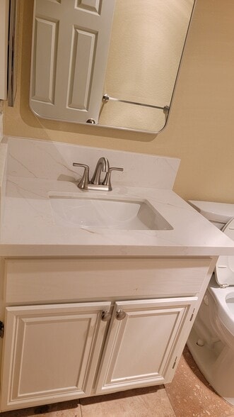 Building Photo - 119 Commodore Dr