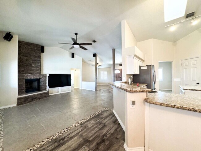 Building Photo - “Spacious 4-Bedroom, 2-Bathroom Home with Pool in Tamarack”