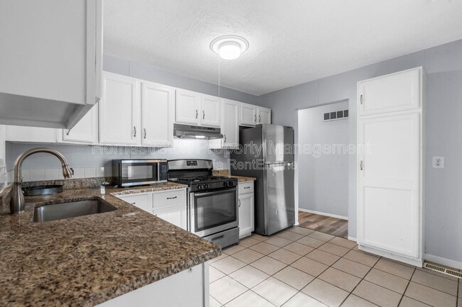 Building Photo - 235 Moule Dr