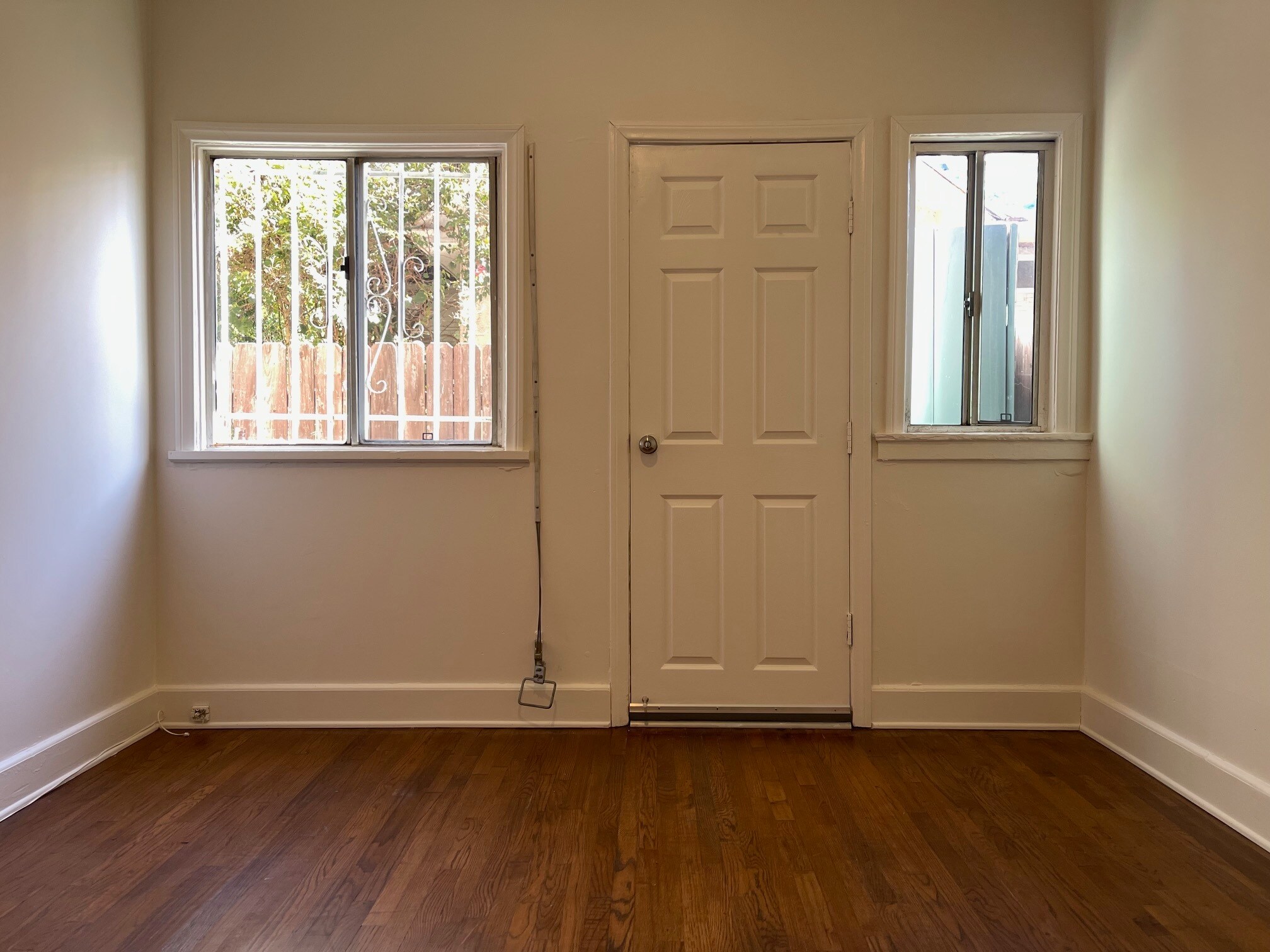 Building Photo - 3000 Kenwood Ave