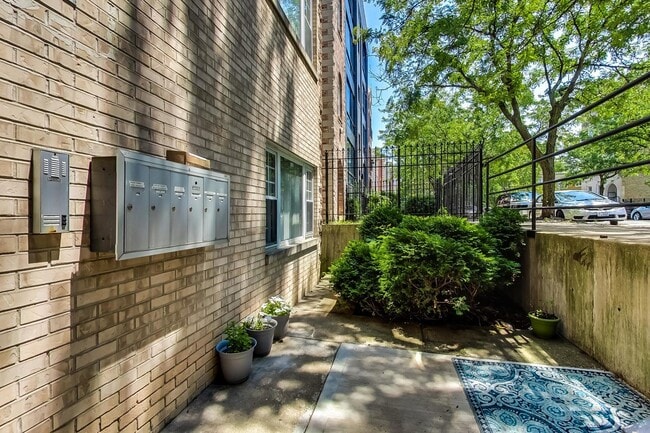 Building Photo - 1452 W Cortez St