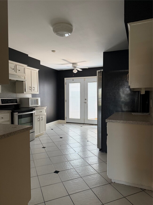 Building Photo - 40 River Creek Way