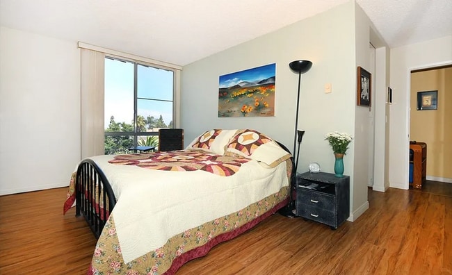 Building Photo - 2 Bedroom with View Balcony in Culver City