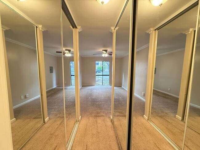 Building Photo - Beautiful 2 bedroom, 2 full bath condo in ...