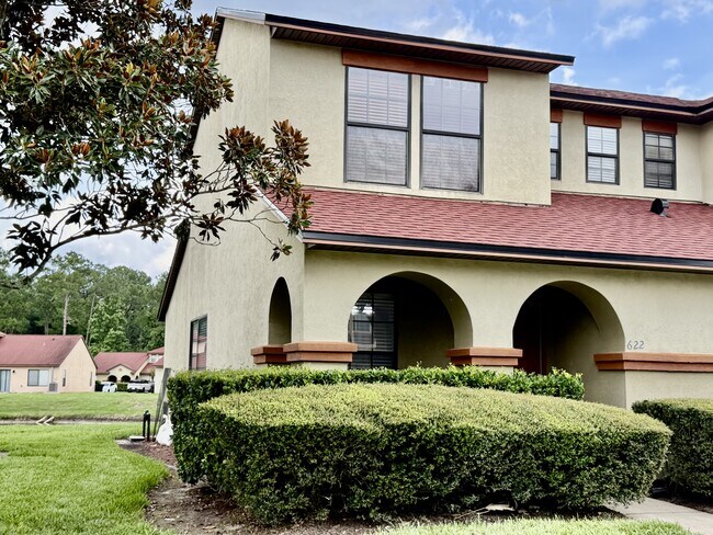Building Photo - 622 Briar Way Ln