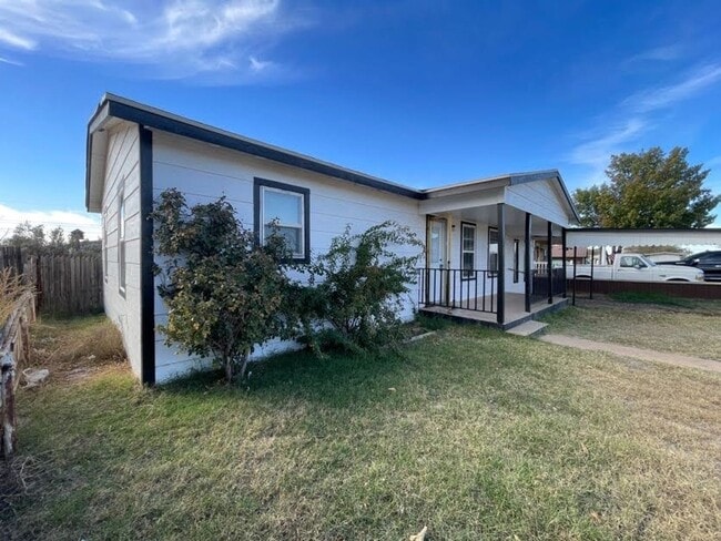 Building Photo - Lamesa Luxe Retreat – Modern Comfort Meets Small-Town Charm