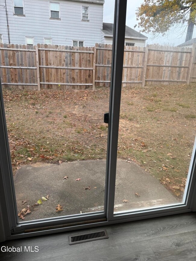 Building Photo - 7 Elgin St