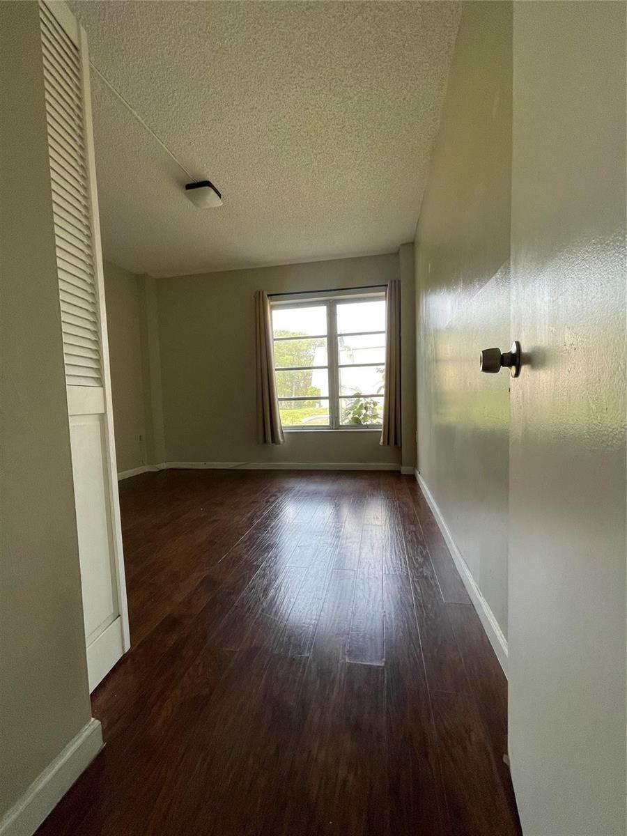 Building Photo - 4158 Inverrary Dr