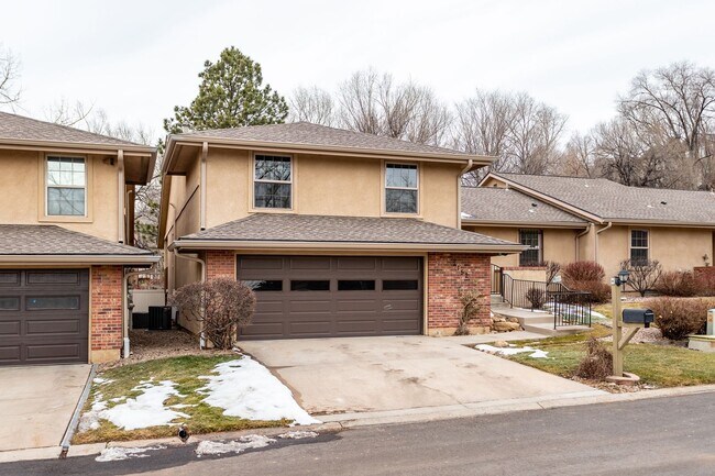Building Photo - Spacious & Bright Broadmoor Townhome with Covered Deck!