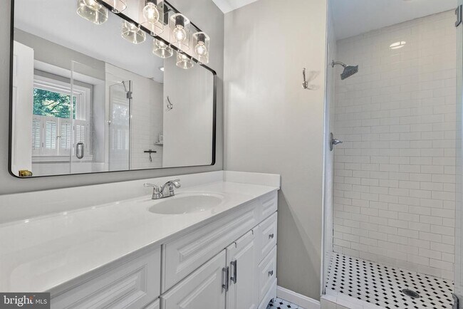 Building Photo - 723 Forest Ridge Dr