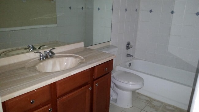 Building Photo - 2347 Waterside Dr