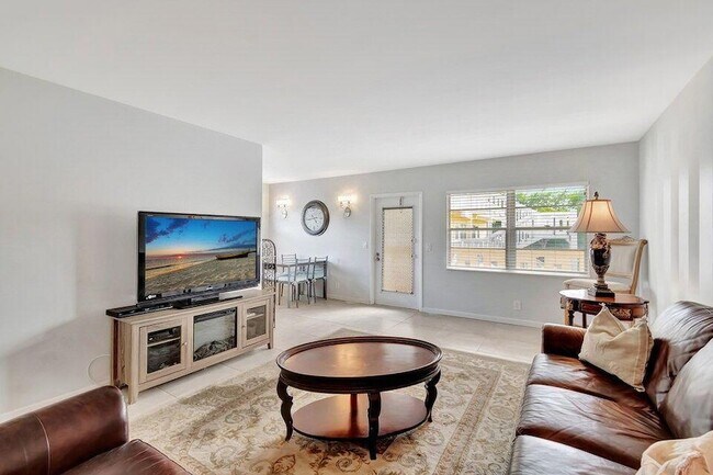 Building Photo - 150 Dorset D